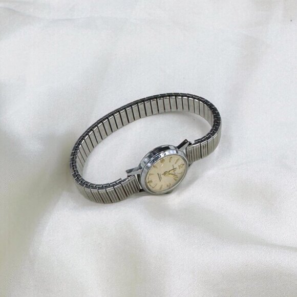 Vintage 1960s Caravelle Mechanical Women’s Watch – Classic Old Money Style - Picture 4 of 6